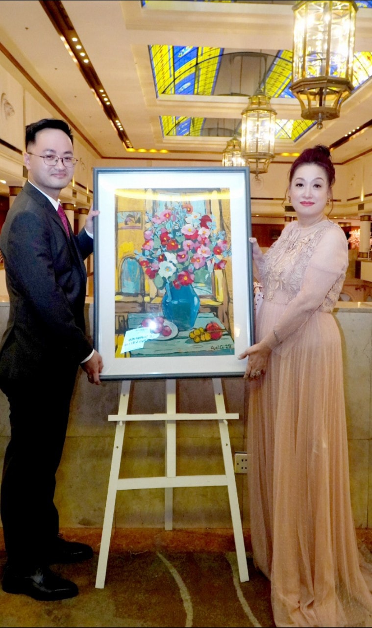 Nhà sưu tập Thúy Anh:“ Tôi muốn truyền cảm hứng giữ gìn những tác phẩm hội họa cho thế hệ trẻ” -0