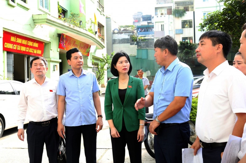 Đoàn giám sát HĐND thành phố Hà Nội khảo sát thực tế Dự án nhà ở chung cư cao tầng phục vụ giải phóng mặt bằng tại phường Hạ Đình, quận Thanh Xuân- ẢNH PHI LONG