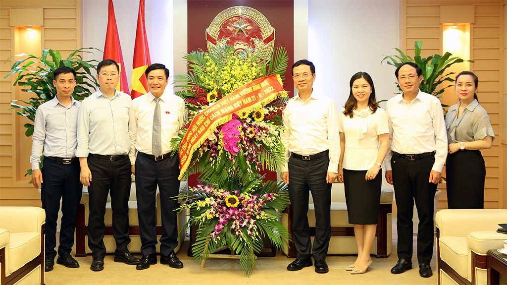 Tổng Thư ký Quốc hội, Chủ nhiệm Văn phòng Quốc hội Bùi Văn Cường thăm, chúc mừng Bộ Thông tin và Truyền thông -0