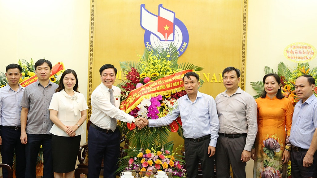 Tổng Thư ký Quốc hội, Chủ nhiệm Văn phòng Quốc hội Bùi Văn Cường thăm, chúc mừng Hội Nhà báo Việt Nam -0
