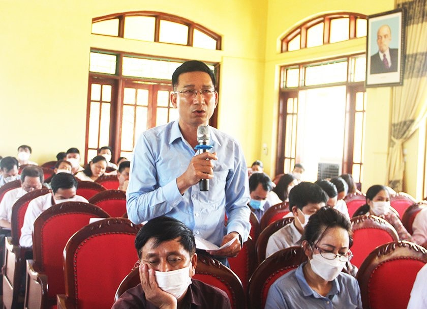 Cử tri Hà Tĩnh kiến nghị trong một buổi TXCT với Đoàn ĐBQH tỉnh trước Kỳ họp thứ Ba, Quốc hội khóa XV - ẢNH NGUYỄN HOA