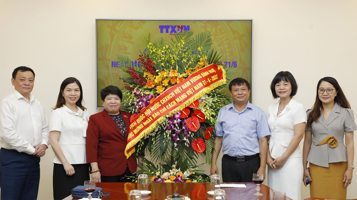 Chủ nhiệm Uỷ ban Xã hội Nguyễn Thuý Anh chúc mừng Thông tấn xã Việt Nam nhân kỷ niệm 21.6 -0