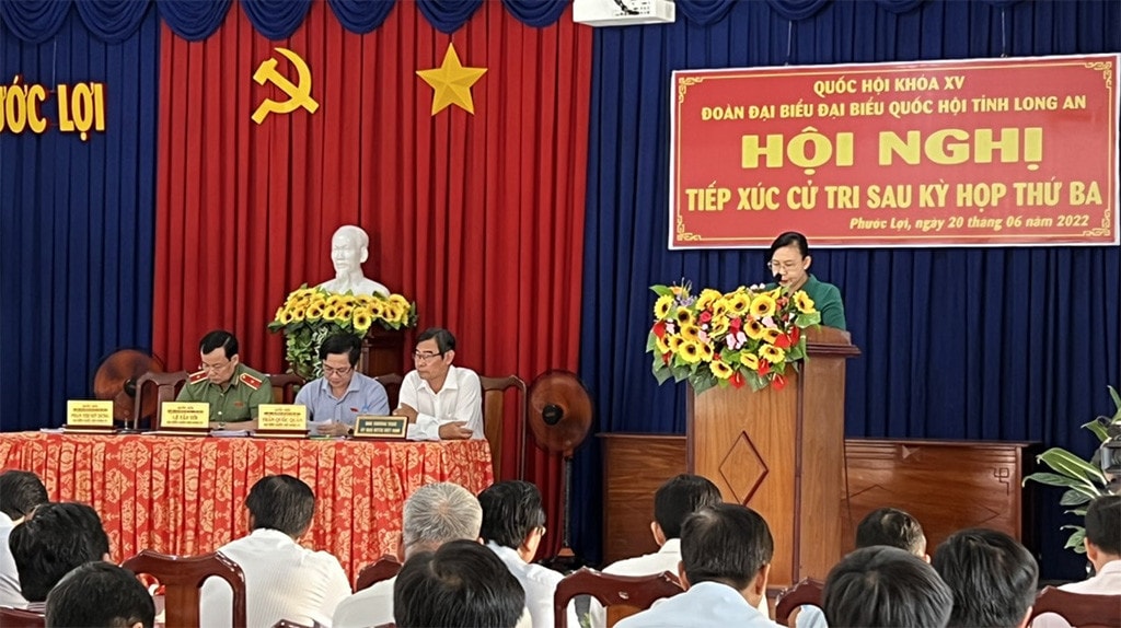 Chủ nhiệm Ủy ban Quốc phòng và An ninh Lê Tấn Tới tiếp xúc cử tri tại các huyện Đức Hòa, Bến Lức tỉnh Long An