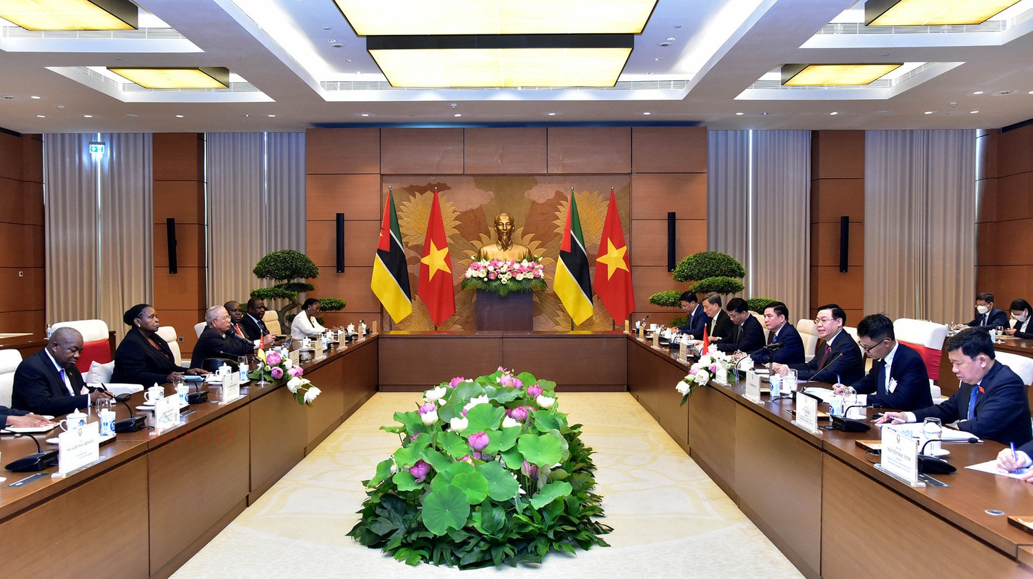 Chủ tịch Quốc hội Vương Đình Huệ: Đưa hợp tác nghị viện trở thành trụ cột quan trọng trong quan hệ Việt Nam – Mozambique