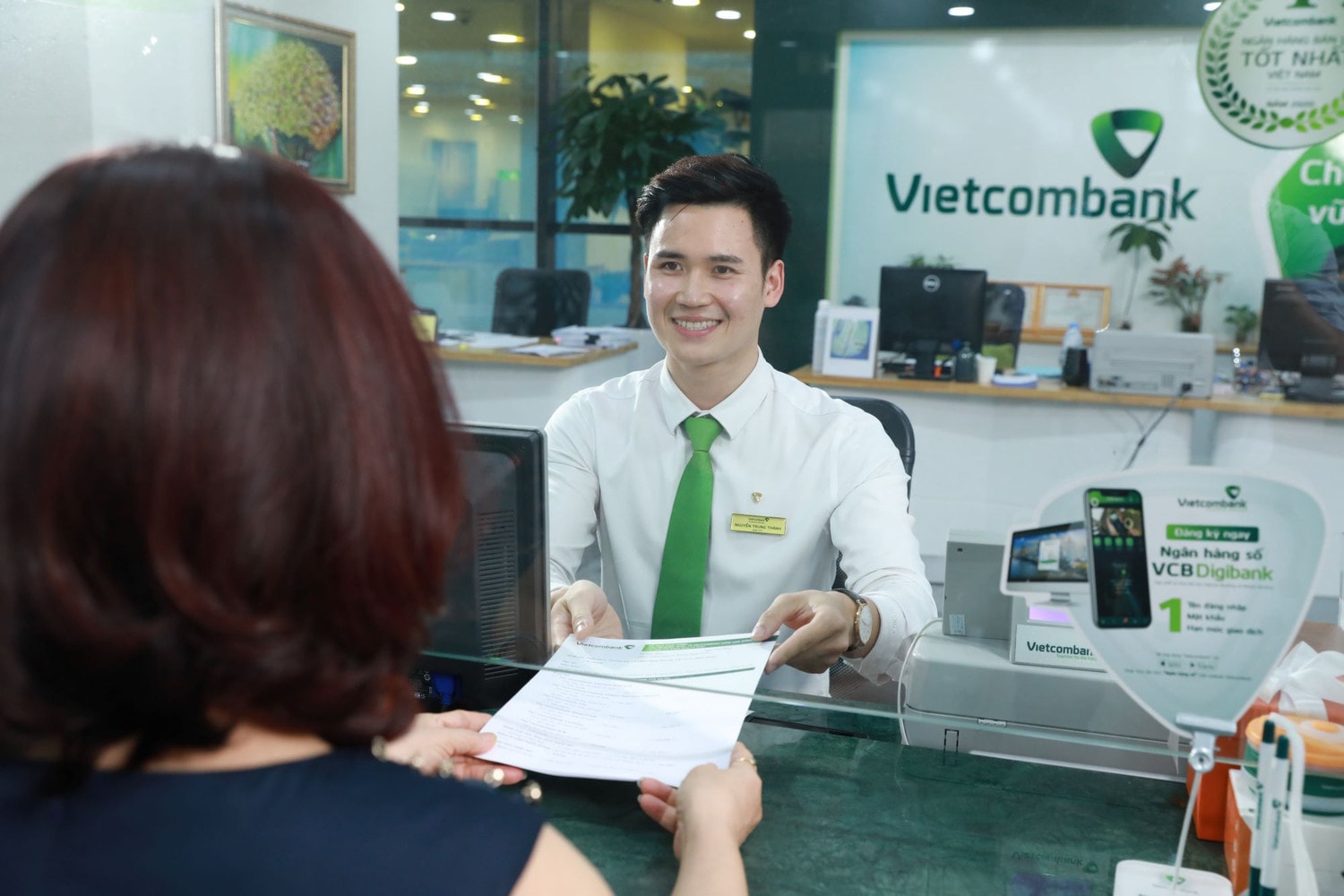 Vietcombank lần thứ 10 lọt vào “ Danh sách 50 công ty niêm yết tốt nhất năm 2022” -0