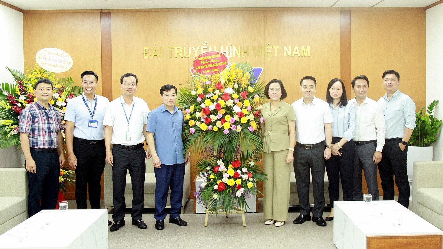 Cầu nối hữu hiệu giữa cơ quan dân cử với cử tri và Nhân dân