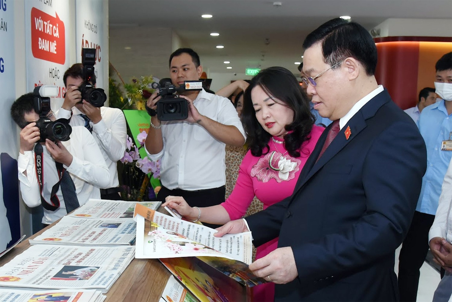 Một số hình ảnh Chủ tịch Quốc hội Vương Đình Huệ đến thăm báo Đại biểu Nhân dân và dự Lễ kỷ niệm 97 năm Ngày Báo chí Cách mạng Việt Nam (21.6.1925-21.6.2022)