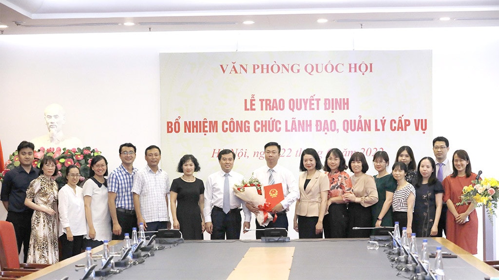 Văn phòng Quốc hội trao quyết định bổ nhiệm công chức lãnh đạo, quản lý cấp vụ -2