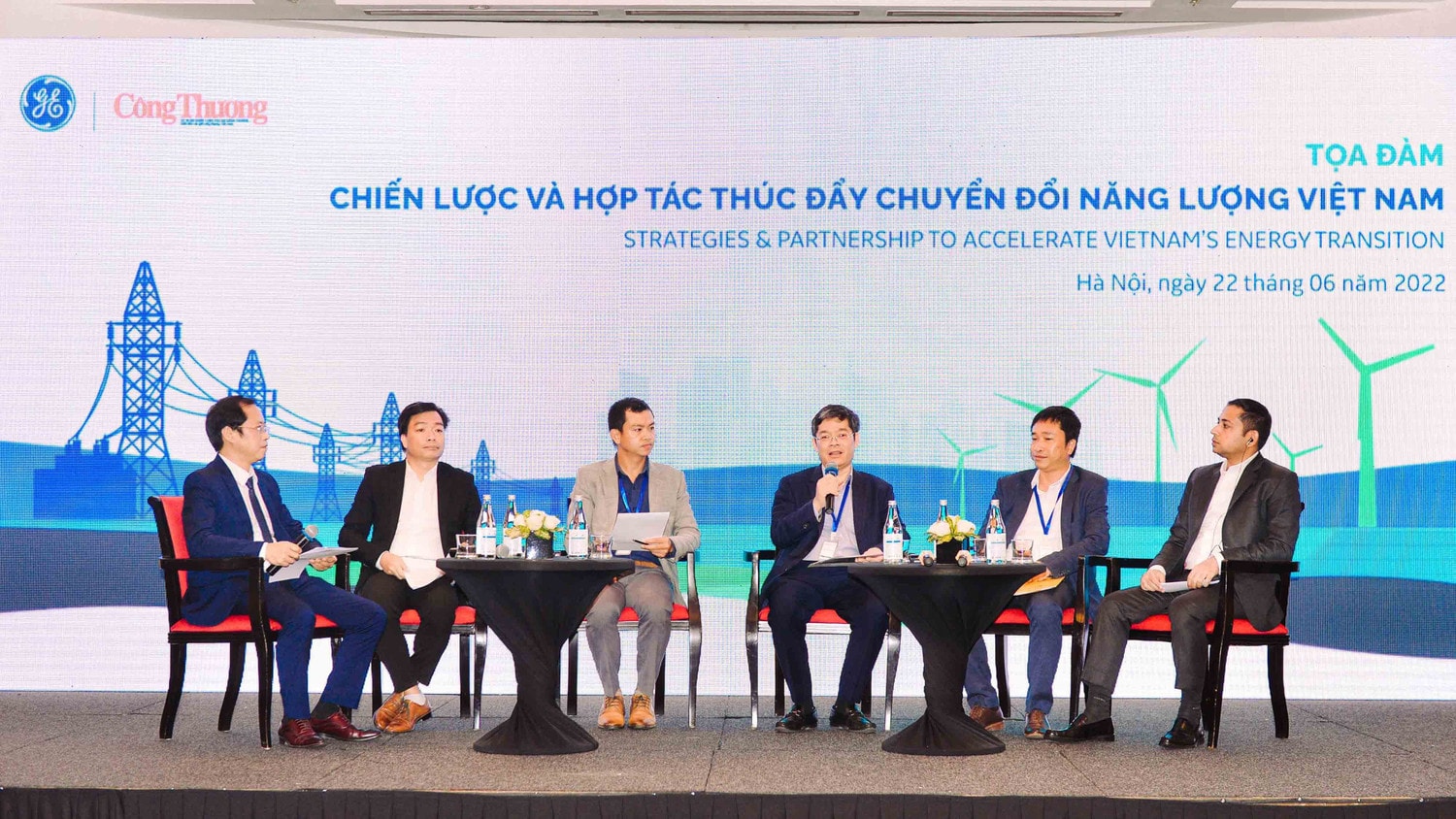 Tọa đàm thúc đẩy chuyển đổi năng lượng xanh và sạch cho Việt Nam