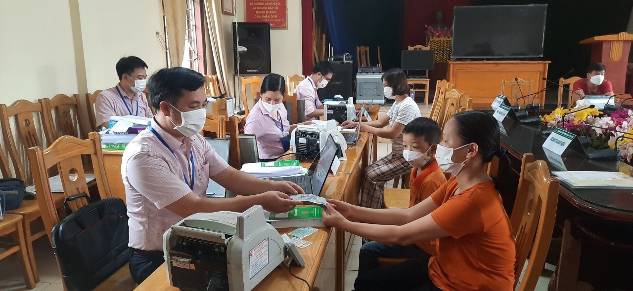 Nguồn vốn tín dụng chính sách luôn được chuyển tải kịp thời đến các hộ nghèo, cận nghèo và gia đình chính sách. Ảnh: Đ. Toàn