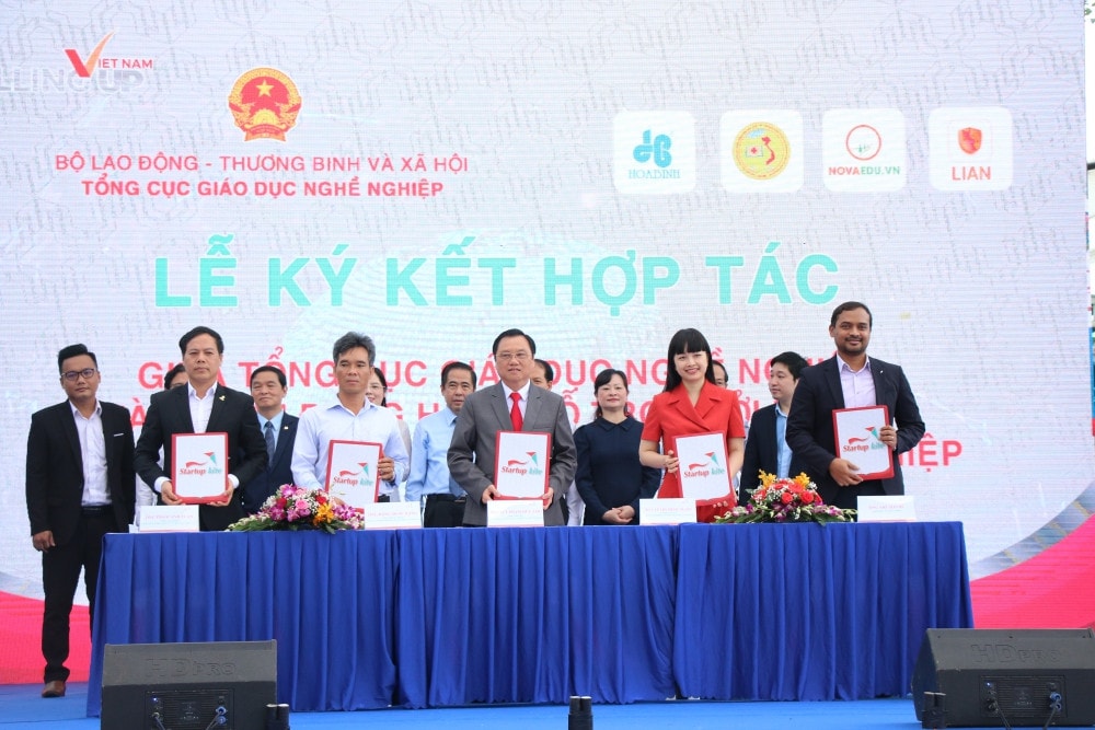 Các đơn vị ký kết hợp tác trong khuôn khổ chương trình Phát động cuộc thi Startup Kite 2022