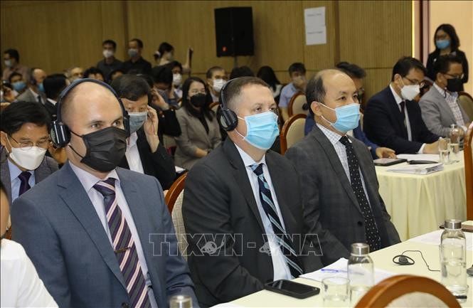 Các vị chức sắc, đại diện điểm, nhóm sinh hoạt tôn giáo tập trung của người nước ngoài tại Việt Nam dự buổi gặp mặt của Ban Tôn giáo Chính phủ năm 2021 - Ảnh: Văn Điệp