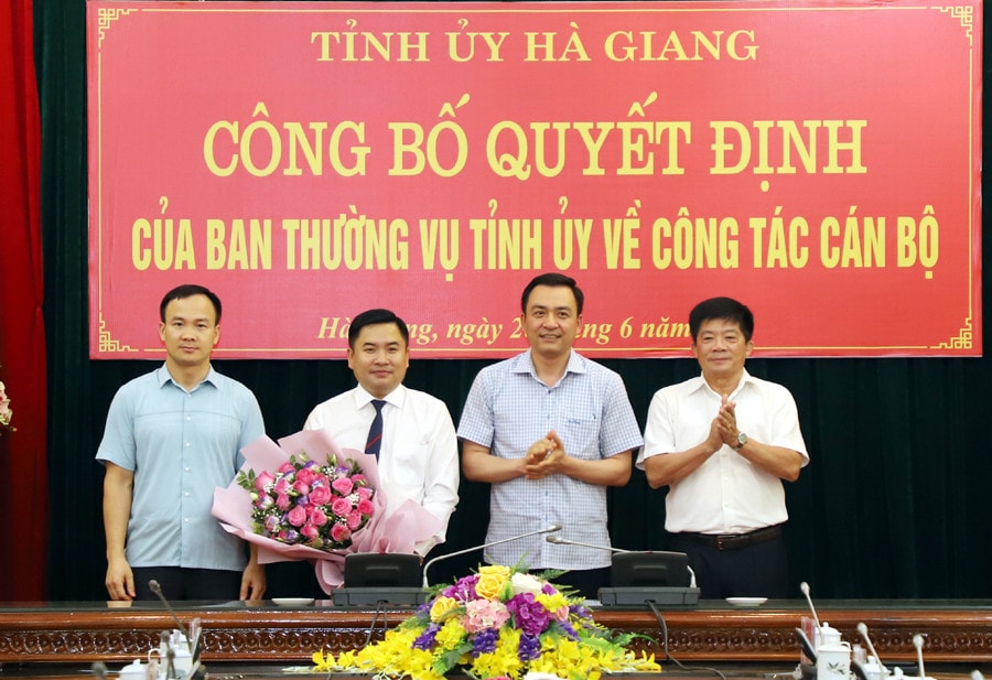 Hà Giang: Công bố Quyết định của Ban Thường vụ Tỉnh ủy về công tác cán bộ -0