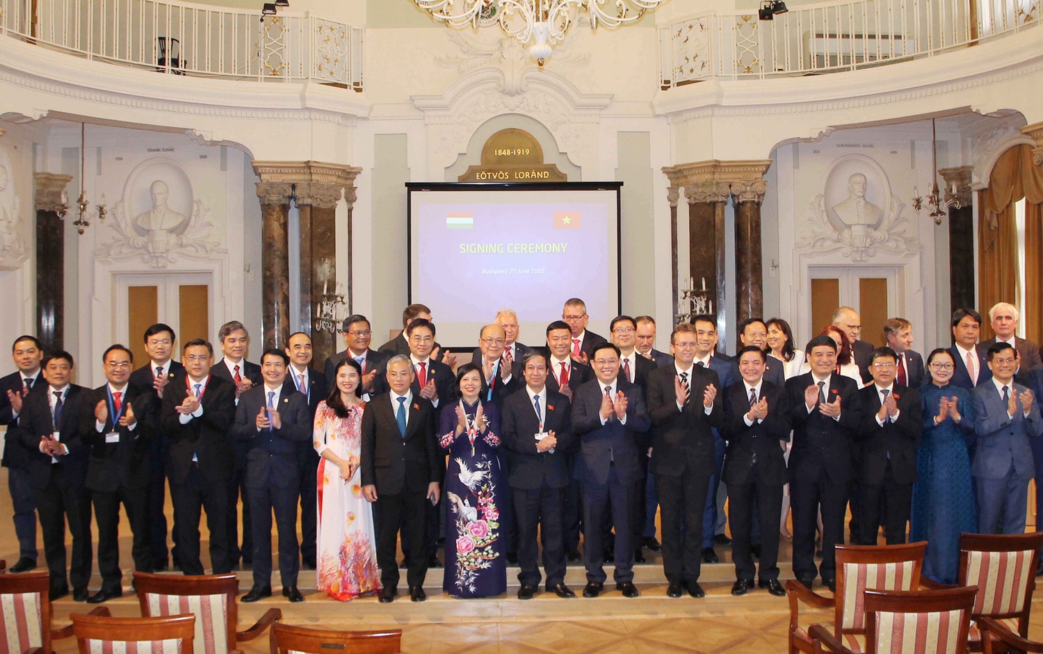 Hơn 60 giờ của Chủ tịch Quốc hội Vương Đình Huệ tại Hungary -0