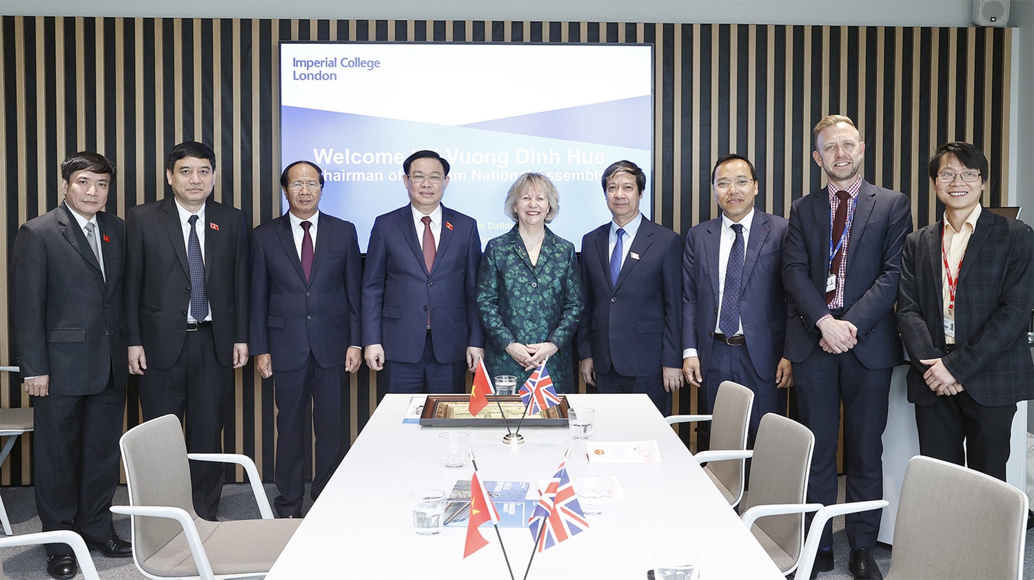 Chủ tịch Quốc hội Vương Đình Huệ tiếp Lãnh đạo Trường Imperial College London -3