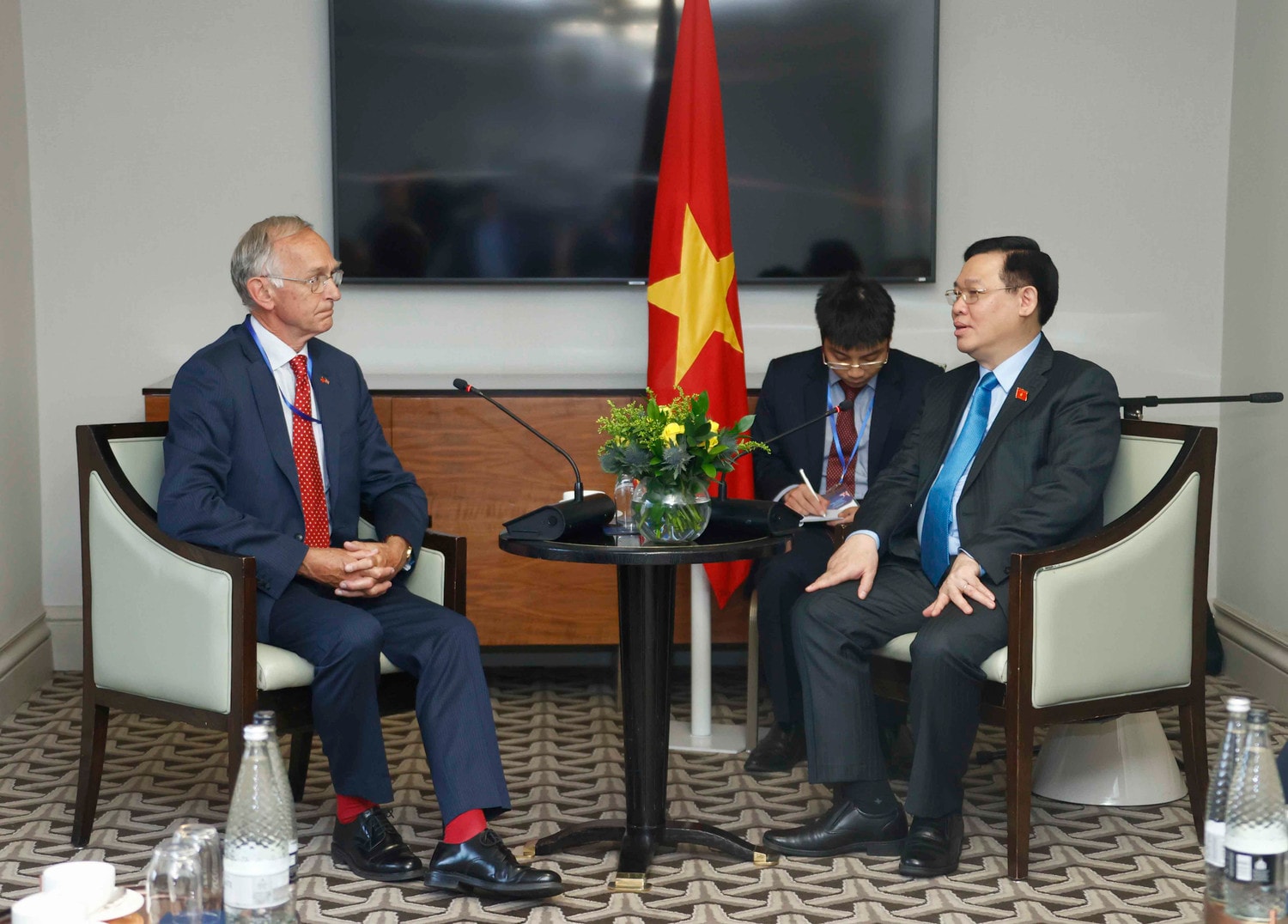 Một số hình ảnh Chủ tịch Quốc hội Vương Đình Huệ thăm chính thức Vương quốc Anh và Bắc Ireland -1