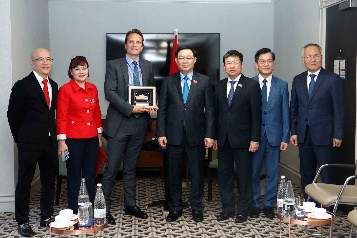 Một số hình ảnh Chủ tịch Quốc hội Vương Đình Huệ thăm chính thức Vương quốc Anh và Bắc Ireland -1