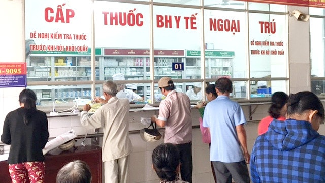Cung ứng đầy đủ thuốc, vật tư y tế cho khám, chữa bệnh
