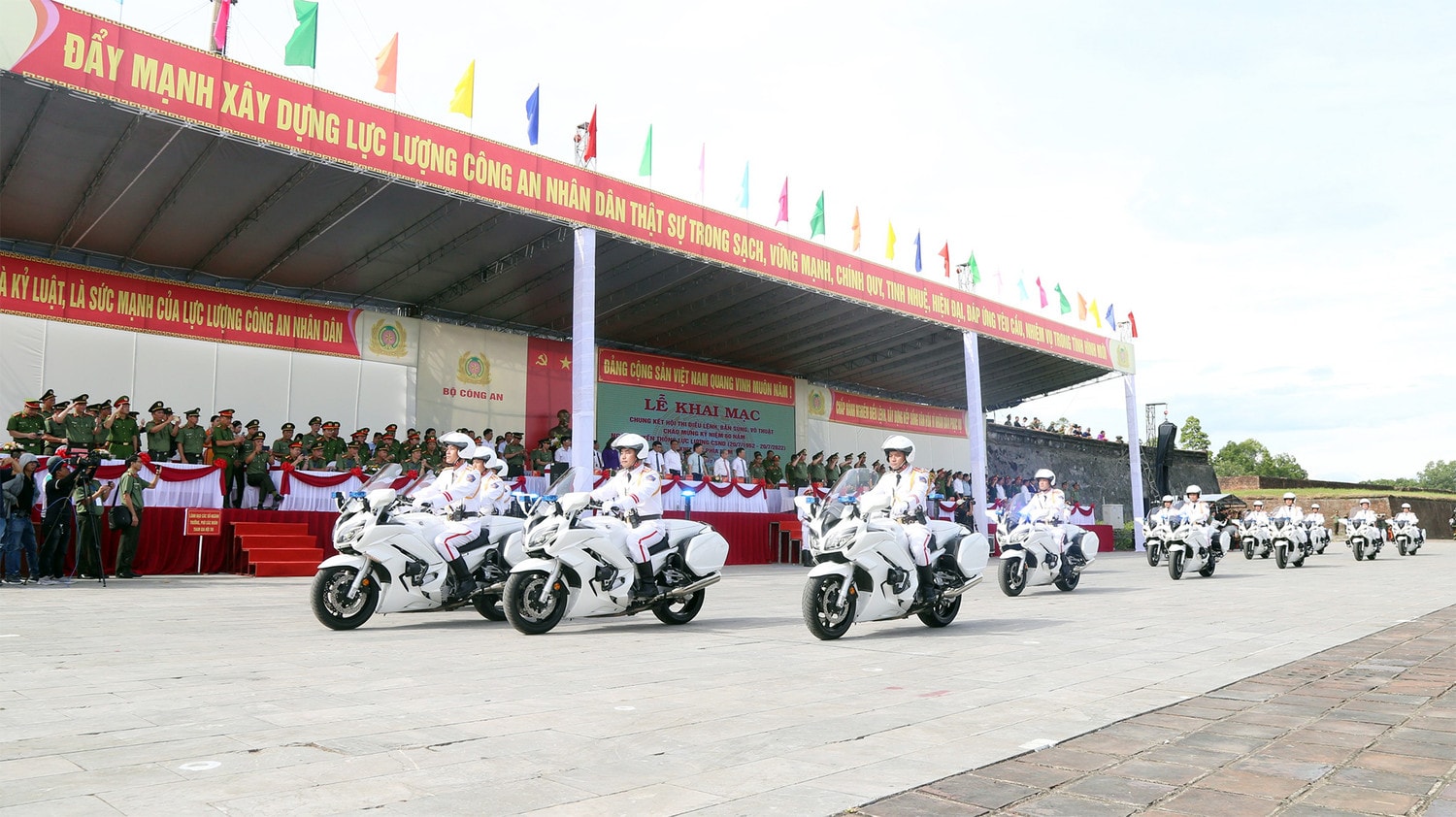 Khai mạc Hội thi điều lệnh, bắn súng, võ thuật Công an nhân dân -0