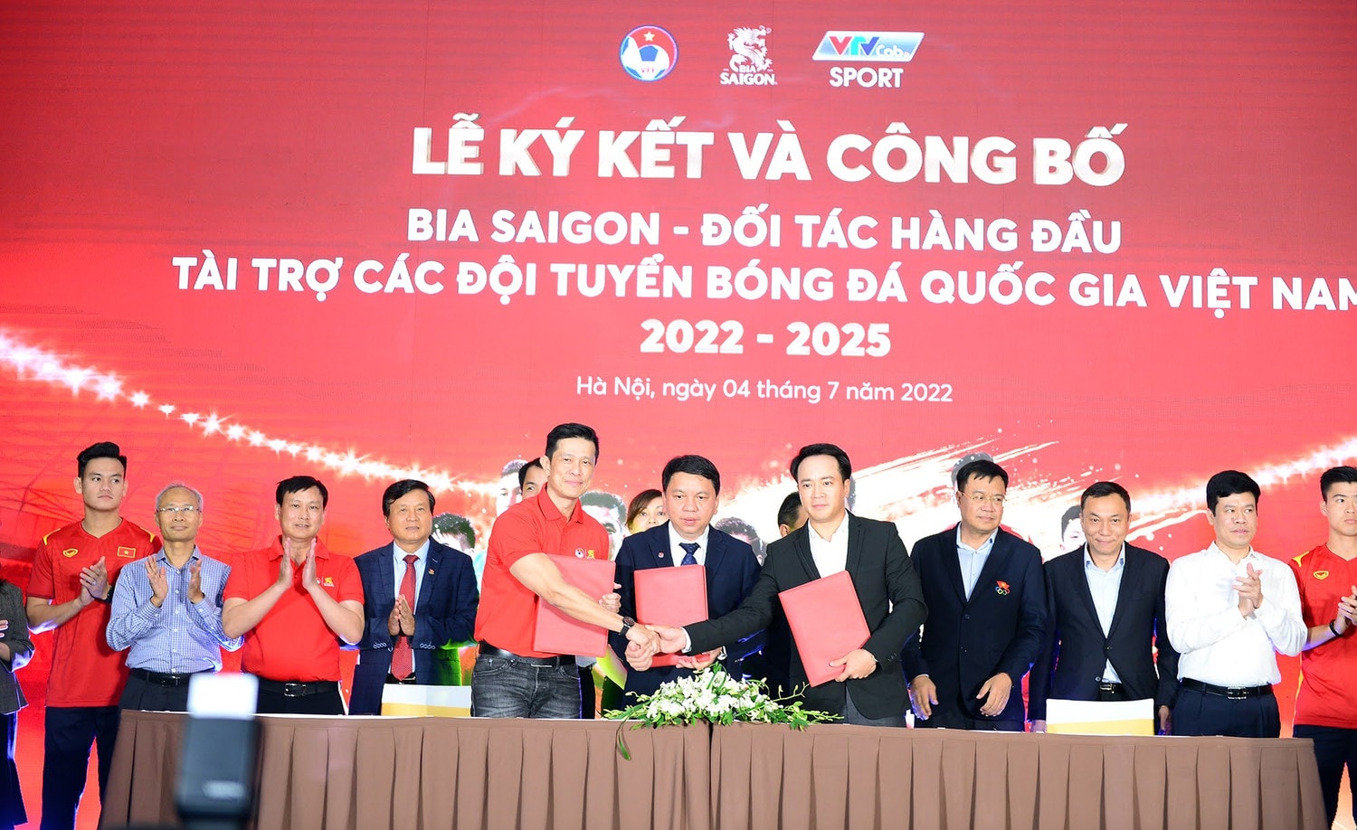 Chung tay đưa bóng đá Việt Nam phát triển -0