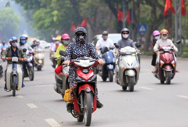 Nhiều khu vực trên cả nước ngày nắng nóng, chiều tối mưa dông -0
