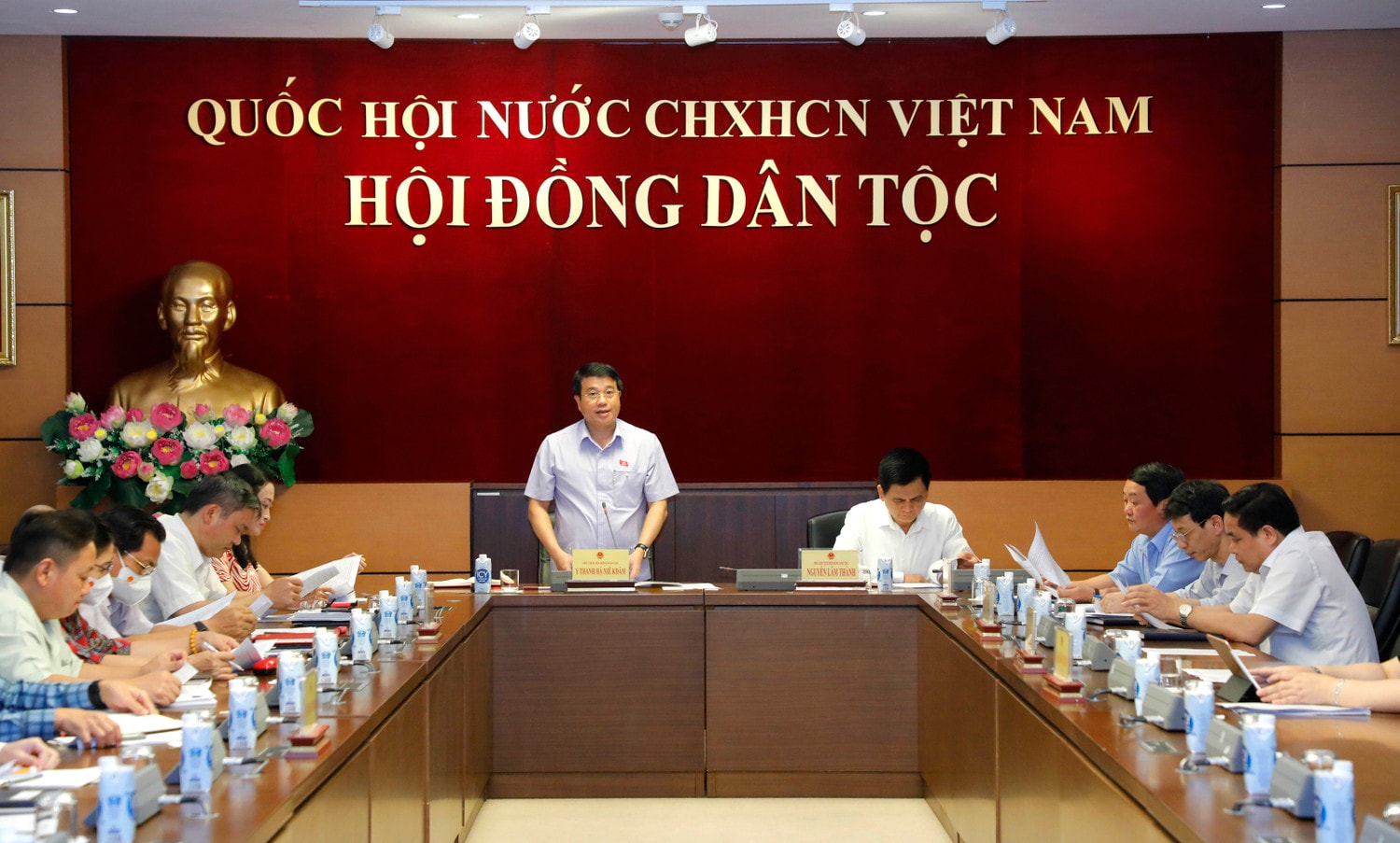 Toàn cảnh