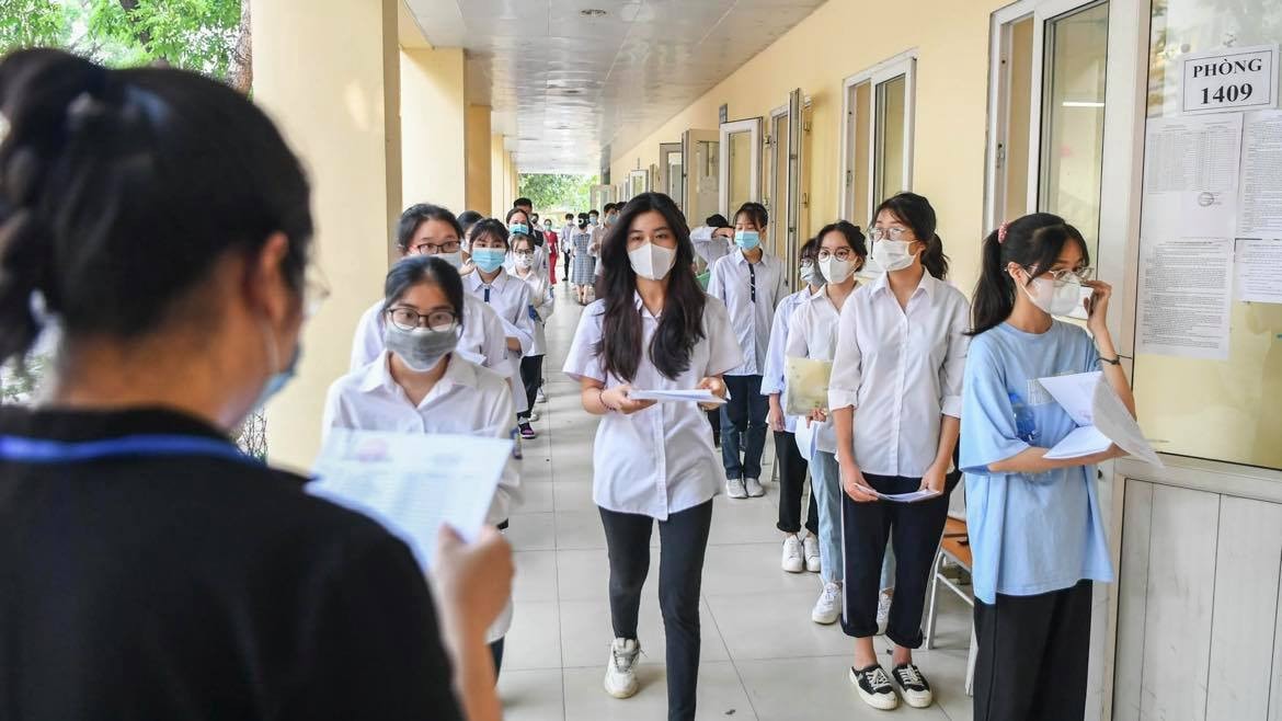  Sáng 7.7, hơn 1 triệu thí sinh bắt đầu ngày thi đầu tiên Kỳ thi tốt nghiệp THPT 2022 -0