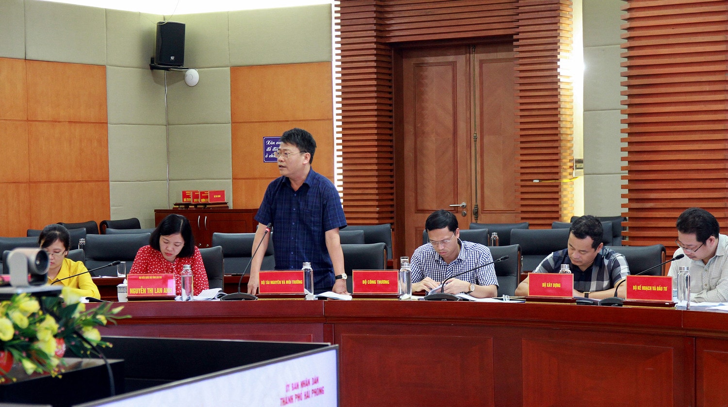 Đại diện Bộ Tài nguyên và Môi trường phát biểu Hải Phòng: Khẩn trương xử lý ô nhiễm môi trường từ bãi rác tạm -0