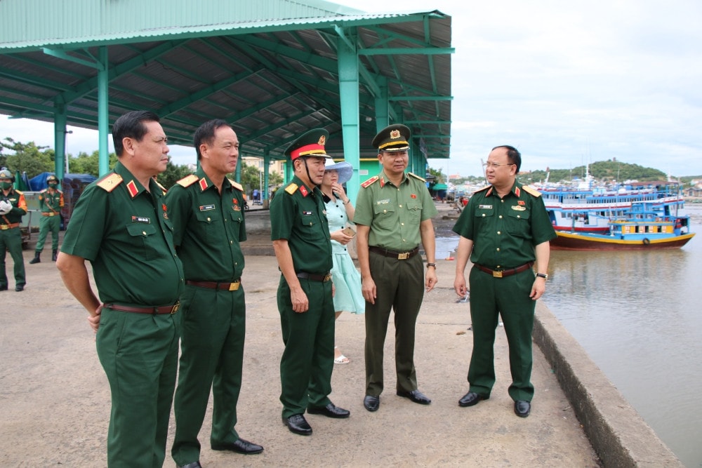 Đoàn khảo sát của Ủy ban Quốc phòng và An ninh thị sát thực tế tại cảng cá Thanh Hải Uỷ ban Quốc phòng và An ninh khảo sát về phòng thủ dân sự tại tỉnh Bình Thuận -0