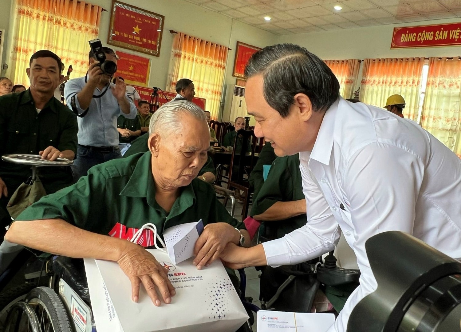 Nghĩa tình ngành điện miền Nam với các thương, bệnh binh -0