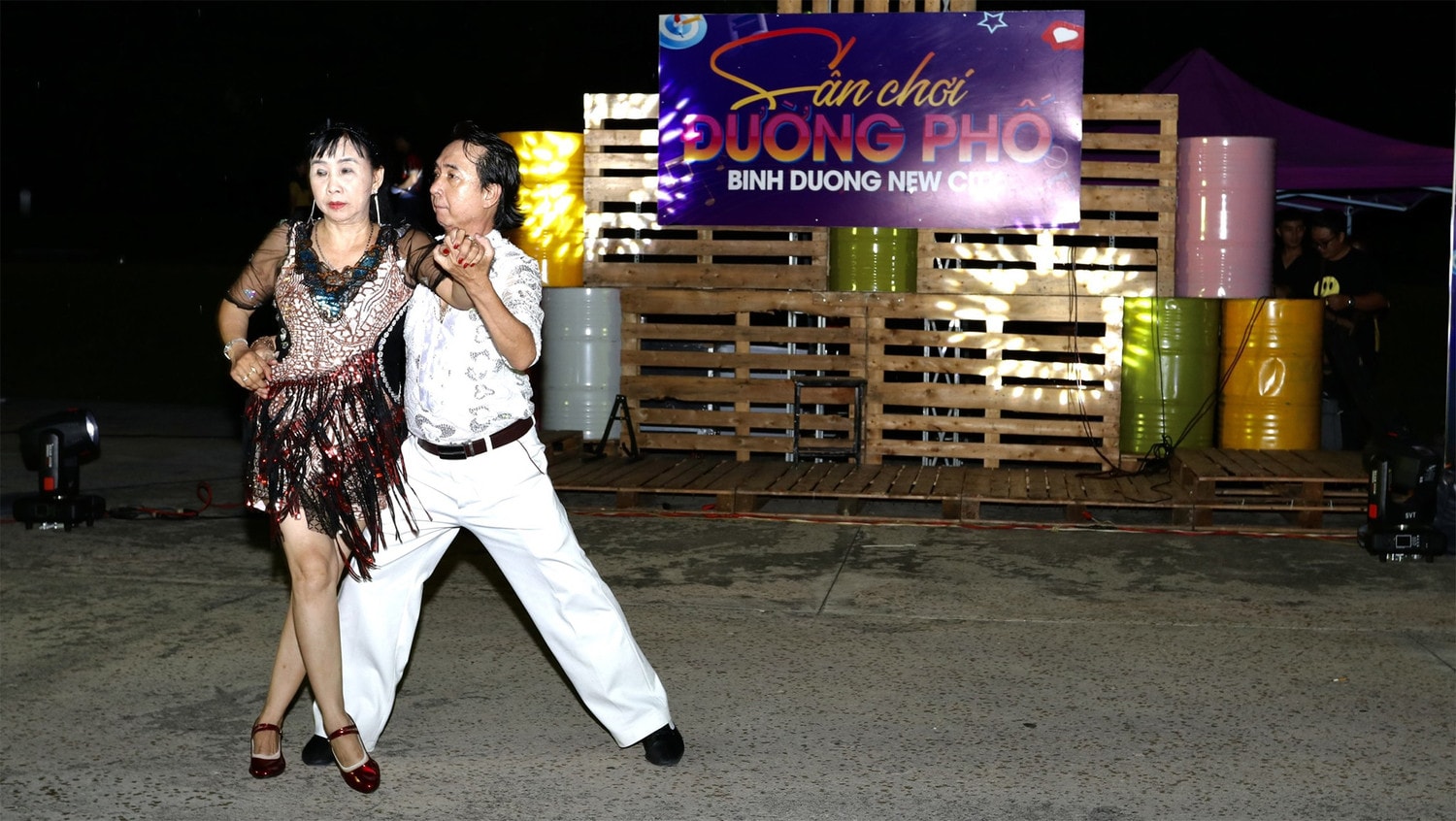 Bình Dương: Tổ chức khiêu vũ dưỡng sinh tại Sân chơi đường phố -4