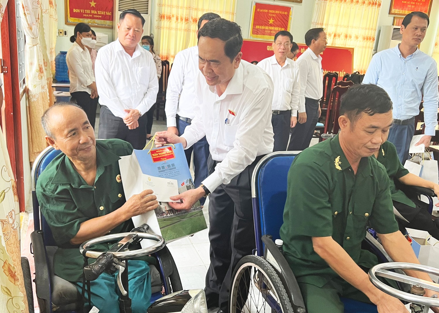 Phó Chủ tịch Thường trực Quốc hội Trần Thanh Mẫn thăm, tặng quà gia đình chính sách tại Bà Rịa - Vũng Tàu -0