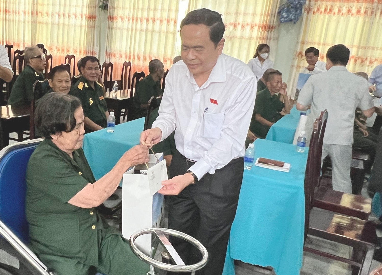 Phó Chủ tịch Thường trực Quốc hội Trần Thanh Mẫn thăm, tặng quà gia đình chính sách tại Bà Rịa - Vũng Tàu -0