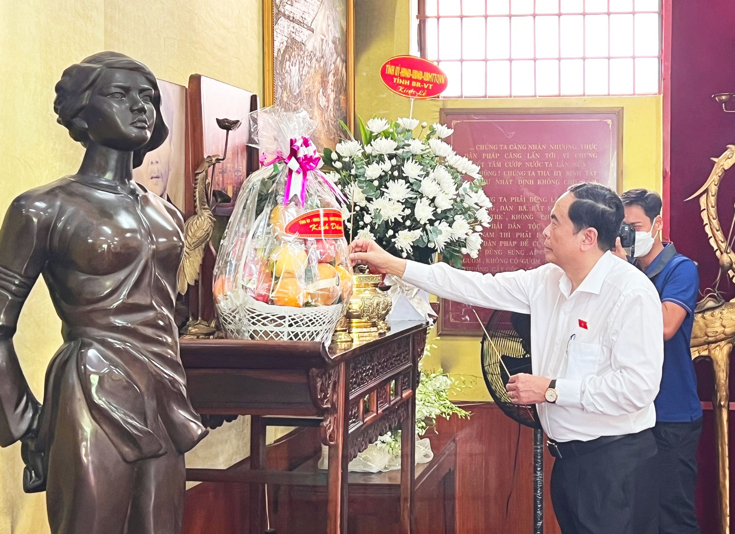 Phó Chủ tịch Thường trực Quốc hội Trần Thanh Mẫn thăm, tặng quà gia đình chính sách tại Bà Rịa - Vũng Tàu -0