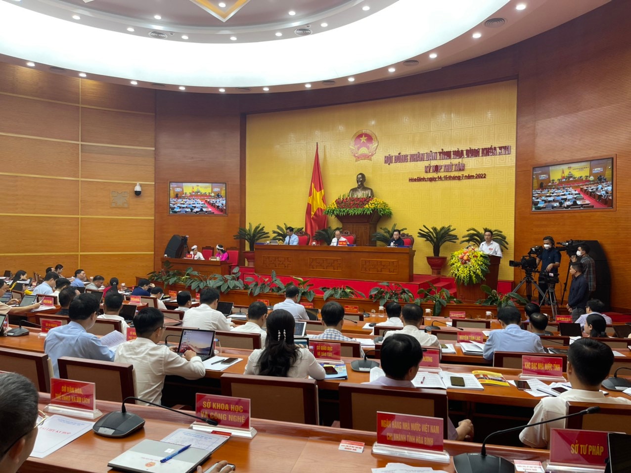 Trách nhiệm với cử tri và Nhân dân -0