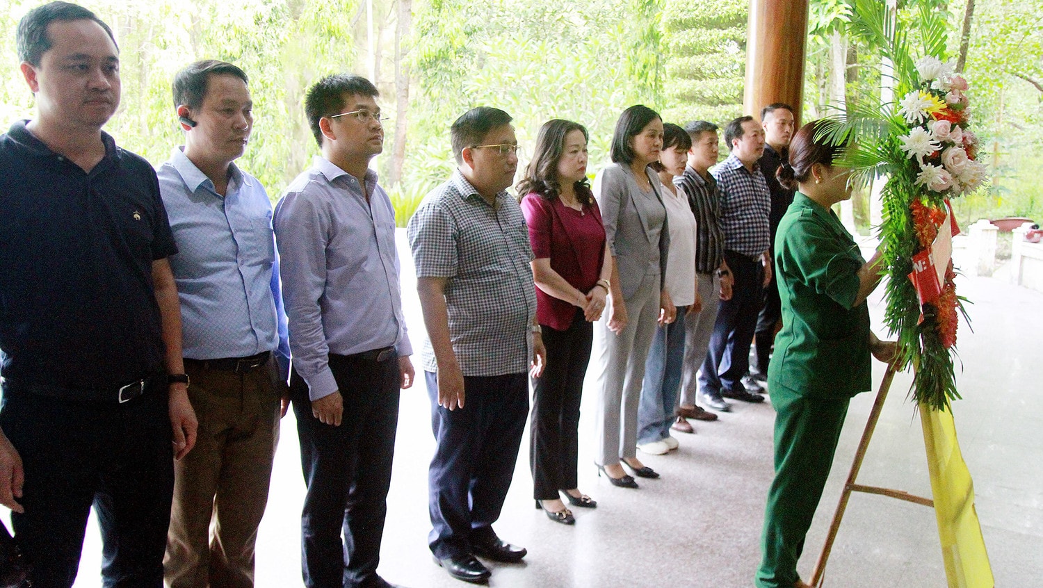 Báo Đại biểu Nhân dân dâng hương tri ân các anh hùng Liệt sĩ tại Quảng Bình, Hà Tĩnh, Nghệ An
