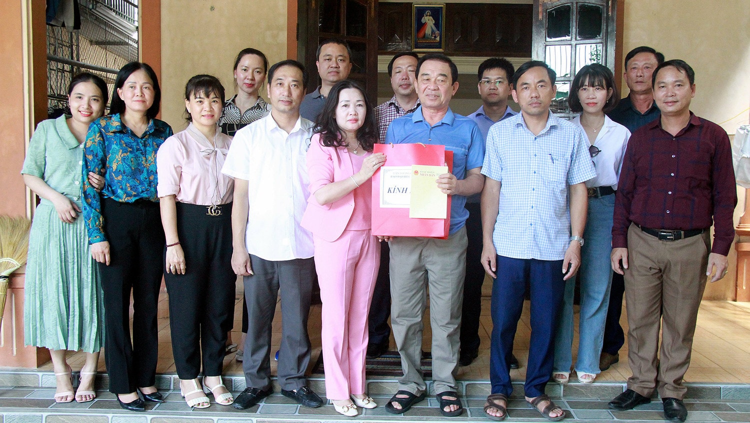 Báo Đại biểu Nhân dân dâng hương tri ân các anh hùng Liệt sĩ tại Quảng Bình, Hà Tĩnh, Nghệ An