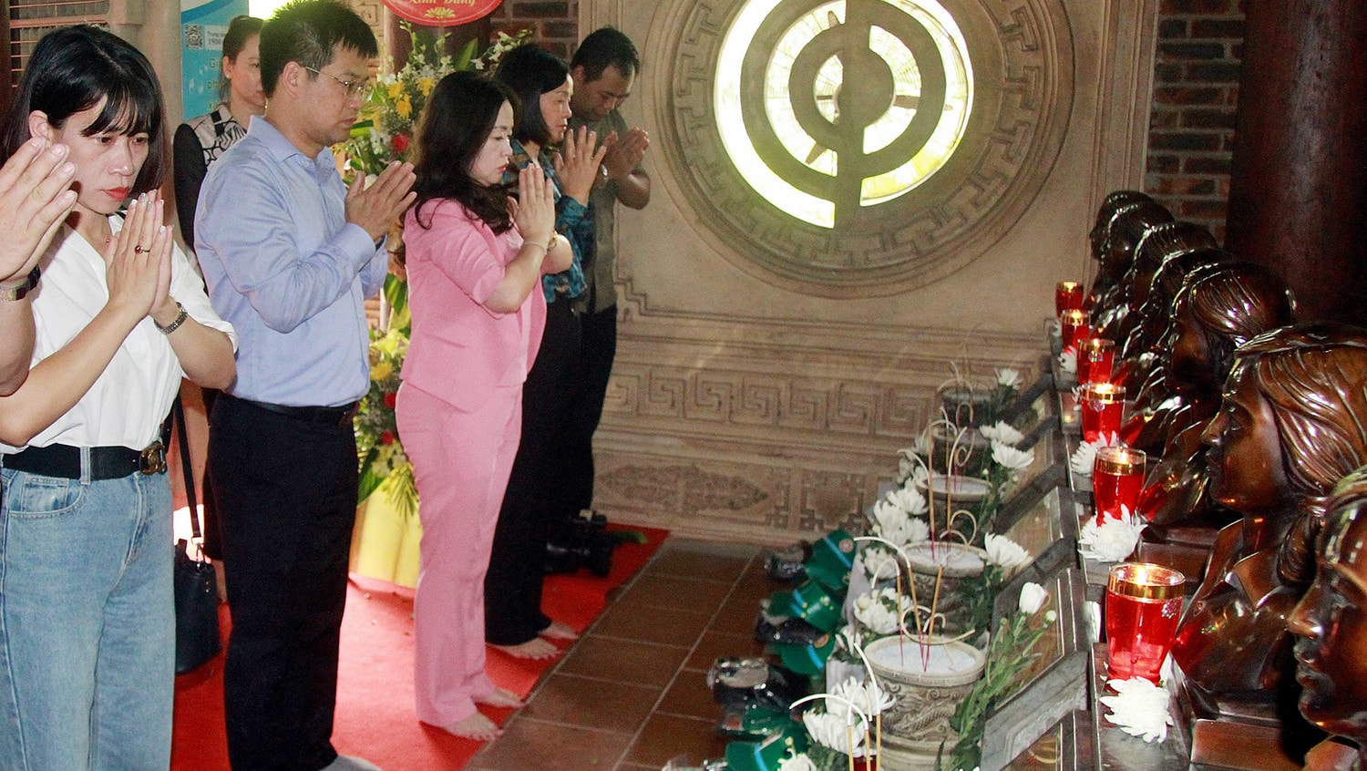 Báo Đại biểu Nhân dân dâng hương tri ân các anh hùng Liệt sĩ tại Quảng Bình, Hà Tĩnh, Nghệ An