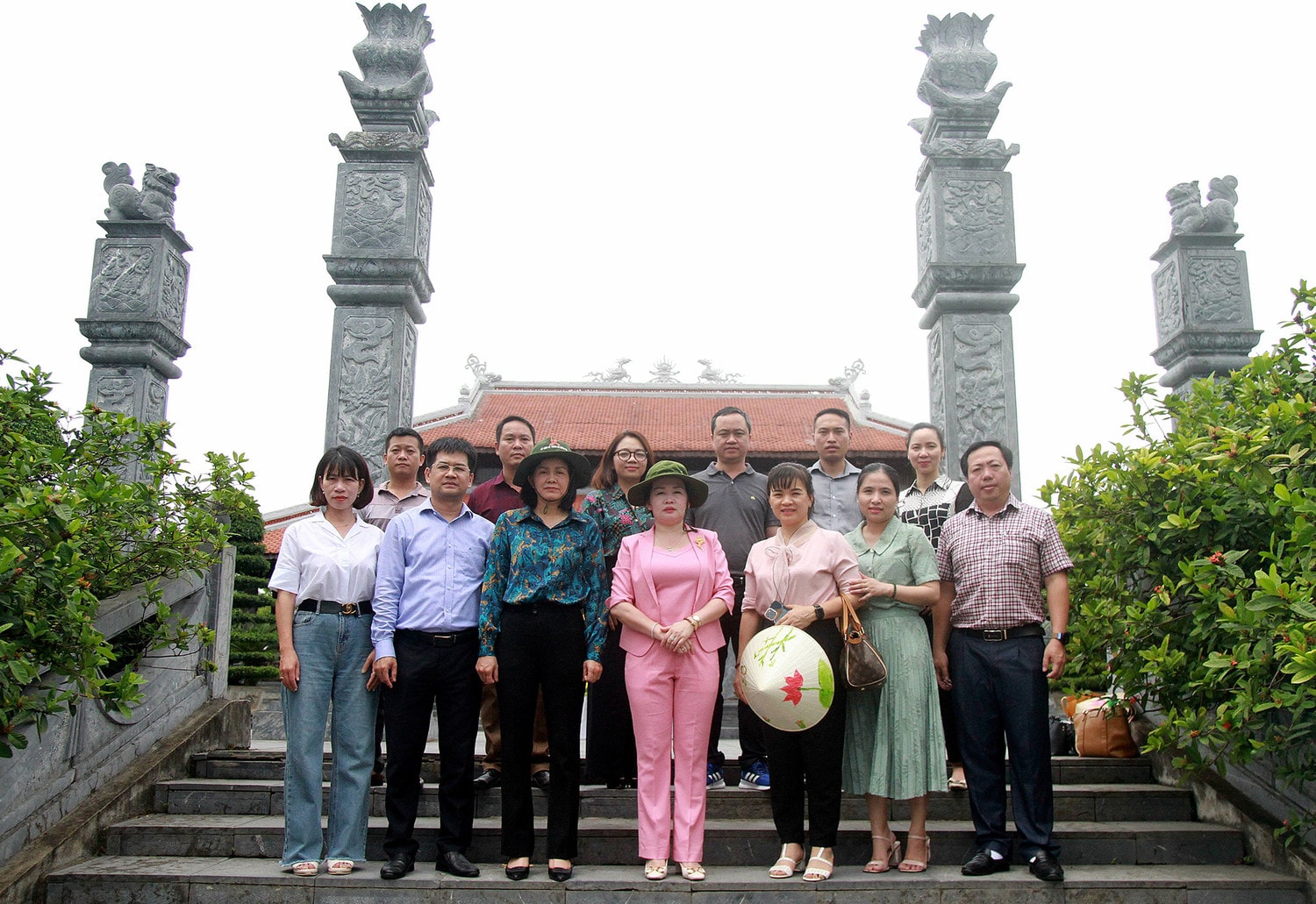 Báo Đại biểu Nhân dân dâng hương tri ân các anh hùng Liệt sĩ tại Quảng Bình, Hà Tĩnh, Nghệ An