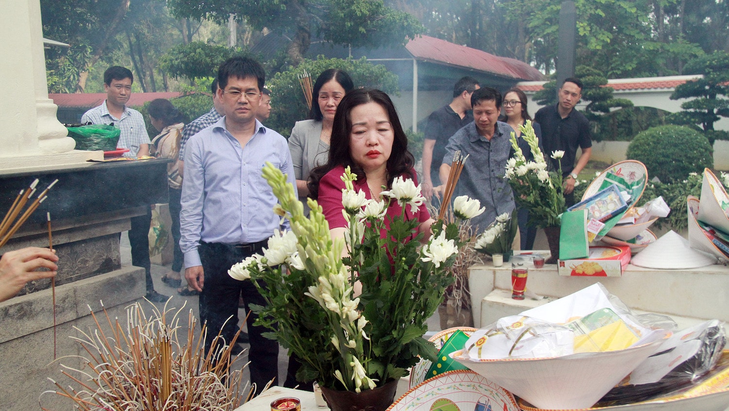 Báo Đại biểu Nhân dân dâng hương tri ân các anh hùng Liệt sĩ tại Quảng Bình, Hà Tĩnh, Nghệ An