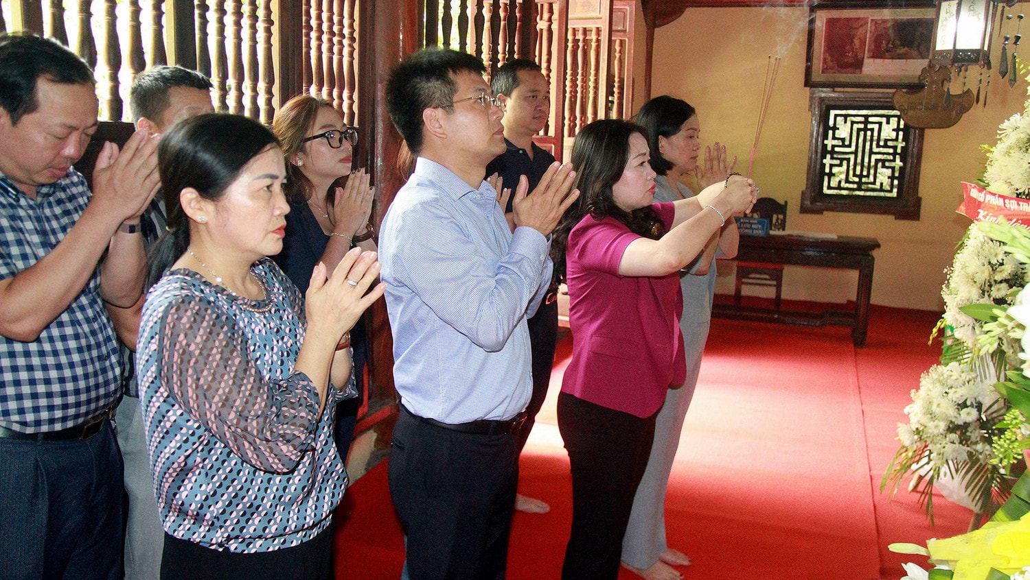 Báo Đại biểu Nhân dân dâng hương tri ân các anh hùng Liệt sĩ tại Quảng Bình, Hà Tĩnh, Nghệ An