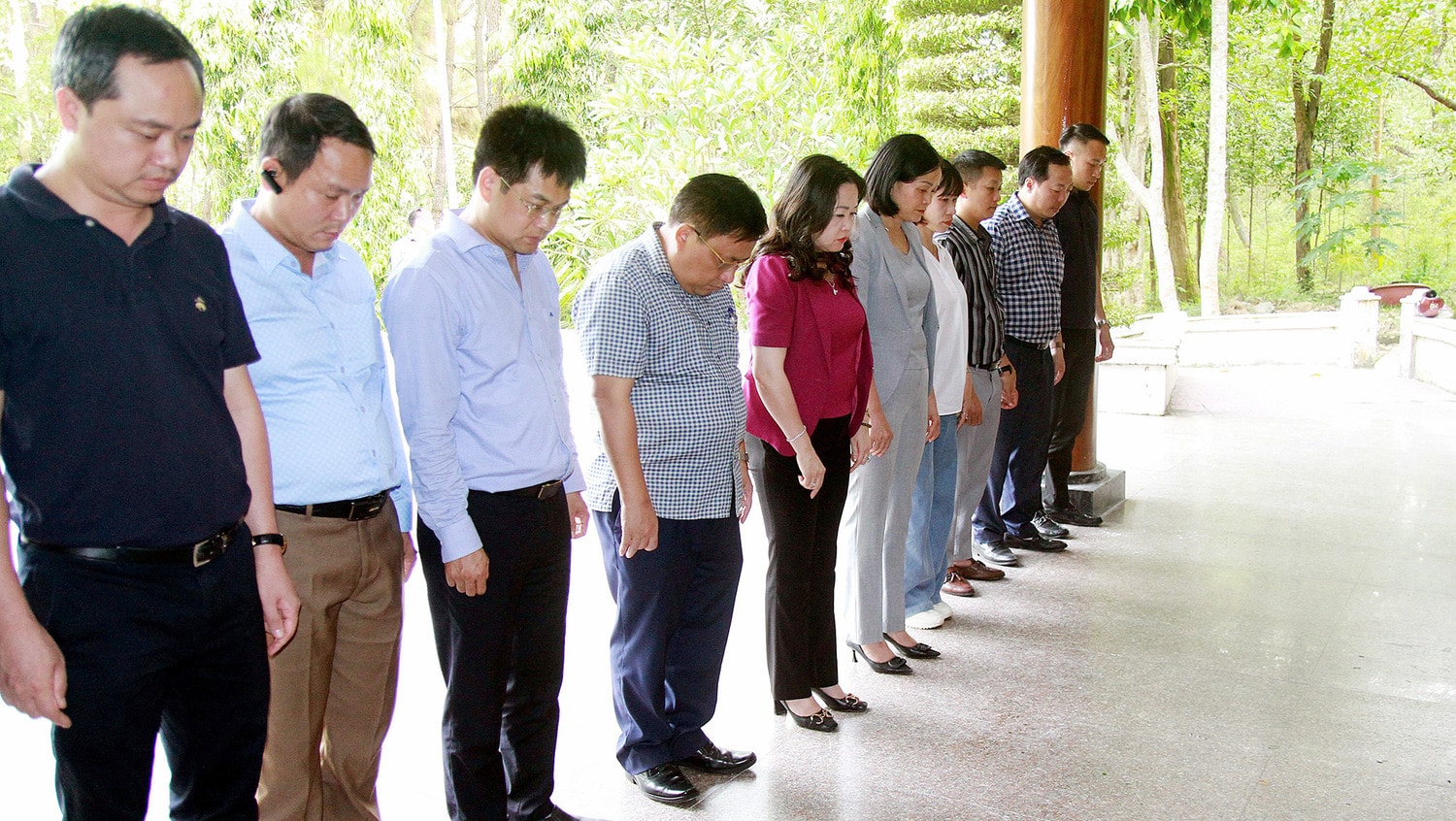 Báo Đại biểu Nhân dân dâng hương tri ân các anh hùng Liệt sĩ tại Quảng Bình, Hà Tĩnh, Nghệ An