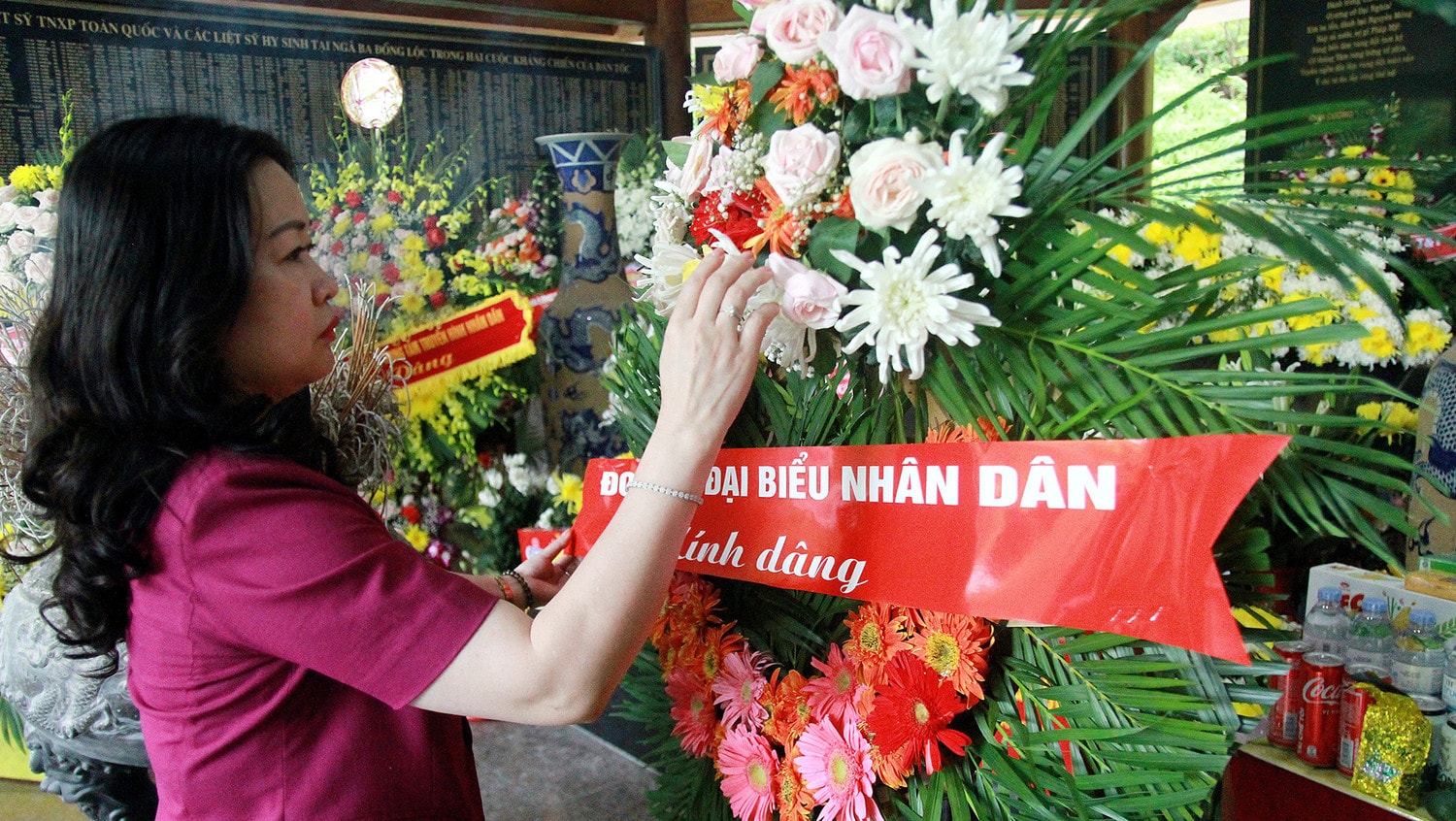 Báo Đại biểu Nhân dân dâng hương tri ân các anh hùng Liệt sĩ tại Quảng Bình, Hà Tĩnh, Nghệ An