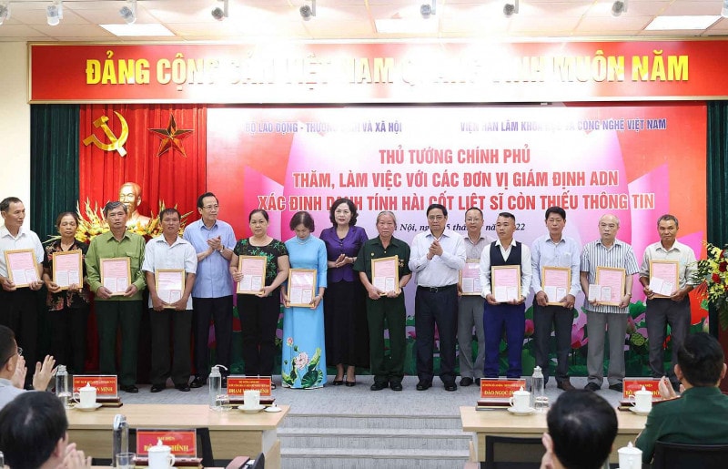 Thủ tướng Chính phủ Phạm Minh Chính làm việc với các đơn vị giám định ADN hài cốt liệt sỹ -0