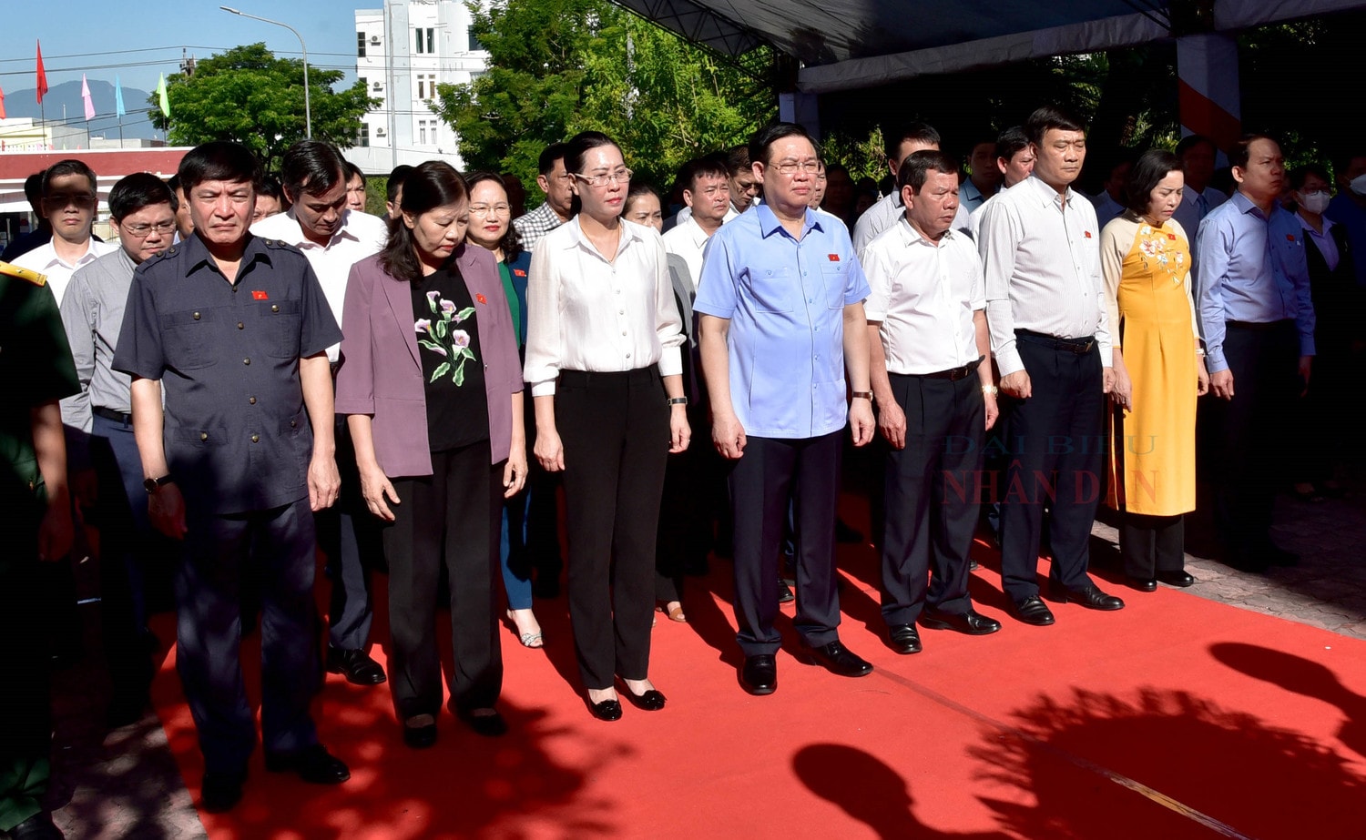 Chủ tịch Quốc hội Vương Đình Huệ dâng hương tưởng niệm anh hùng liệt sỹ tại Quảng Ngãi -0