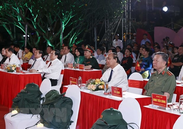 Chủ tịch Nước Nguyễn Xuân Phúc, Thủ tướng Chính phủ Phạm Minh Chính, Chủ tịch Quốc hội Vương Đình Huệ tham dự Chương trình 