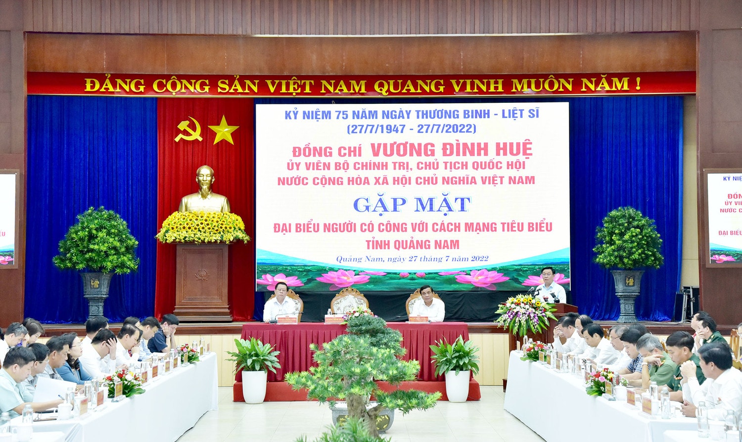 Chủ tịch Quốc hội Vương Đình Huệ gặp mặt người có công, thân nhân liệt sỹ tiêu biểu tỉnh Quảng Nam -0