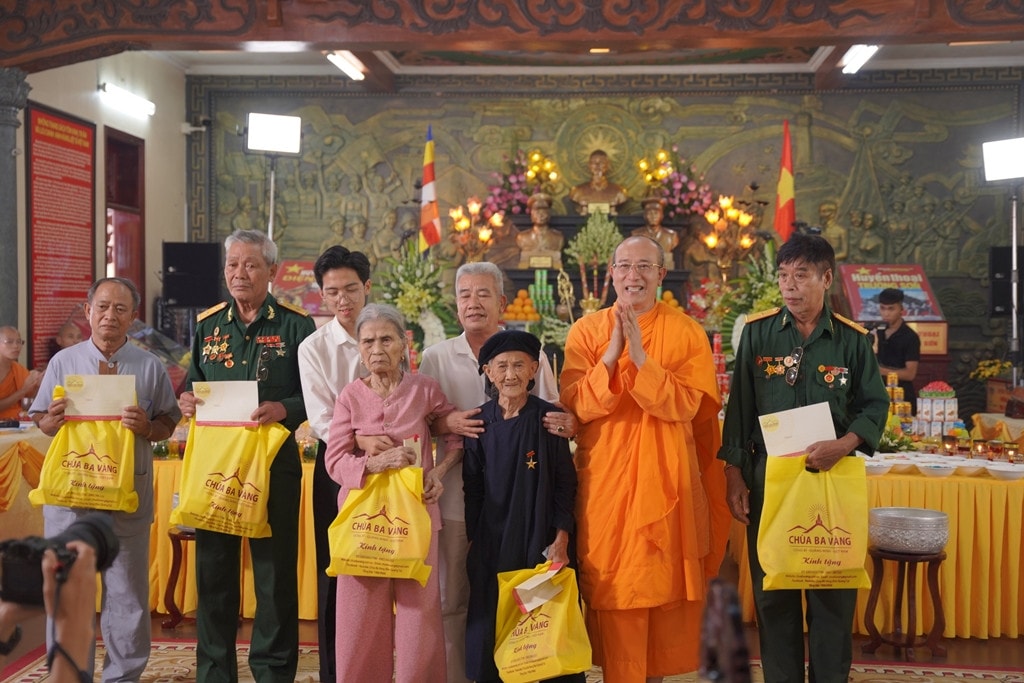 Linh nghiêm lễ tri ân, cầu siêu anh linh các Anh hùng liệt sĩ tại chùa Ba Vàng -0