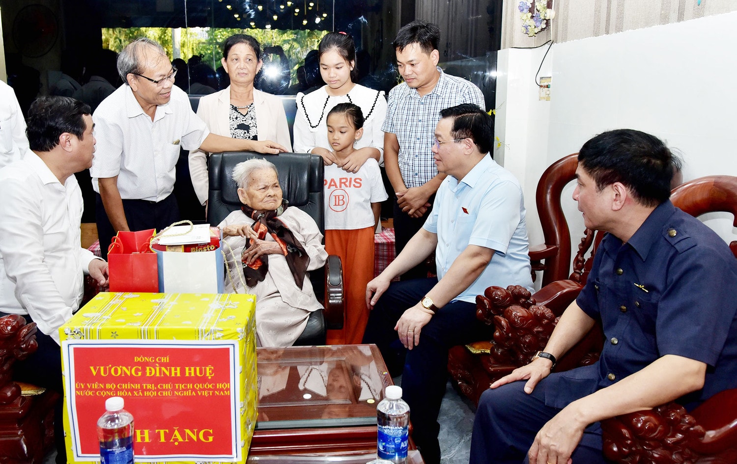 Chủ tịch Quốc hội Vương Đình Huệ gặp mặt người có công, thân nhân liệt sỹ tiêu biểu tỉnh Quảng Nam -0