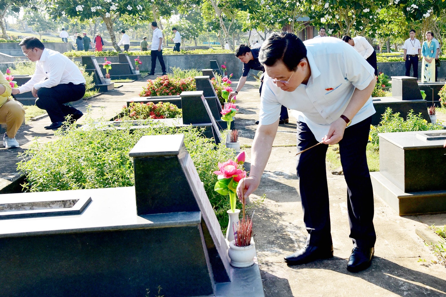 Chủ tịch Quốc hội Vương Đình Huệ gặp mặt người có công, thân nhân liệt sỹ tiêu biểu tỉnh Quảng Nam -0